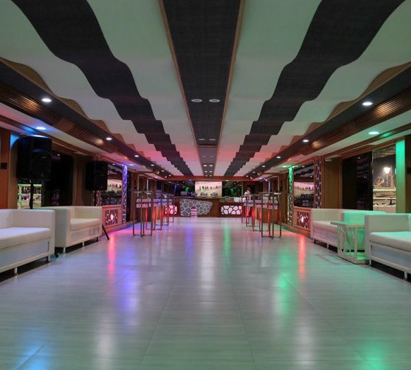 The 47m Yacht DESERT ROSE I