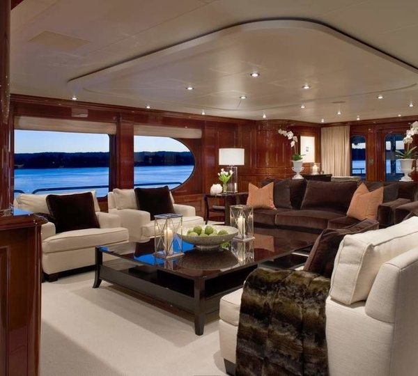 Premier Saloon On Yacht NO COMMENT