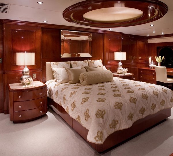 Main Master Cabin Aboard Yacht NO COMMENT