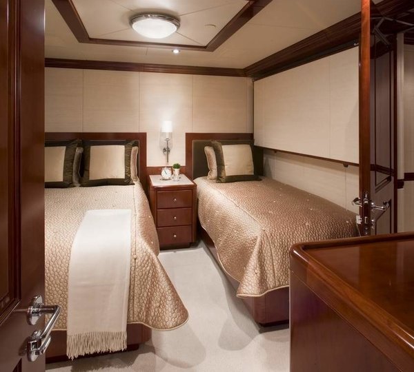 Twin Bed Cabin On Yacht NO COMMENT