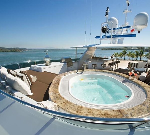 Jacuzzi Pool Aboard Yacht NO COMMENT