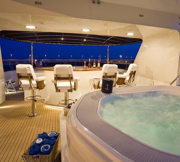 Jacuzzi Pool With Drinks Bar Aboard Yacht BLU 470