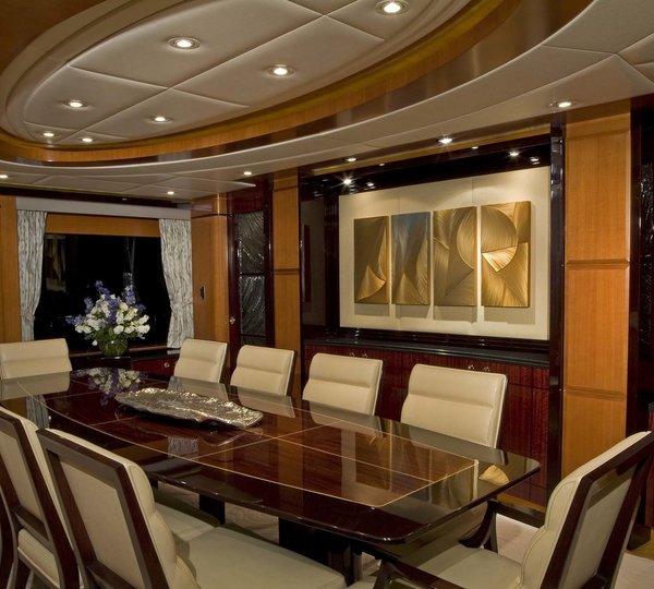 Eating/dining Saloon On Board Yacht REEF CHIEF