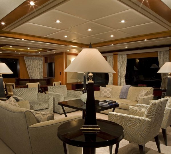 Profile: Yacht REEF CHIEF's Premier Saloon Pictured