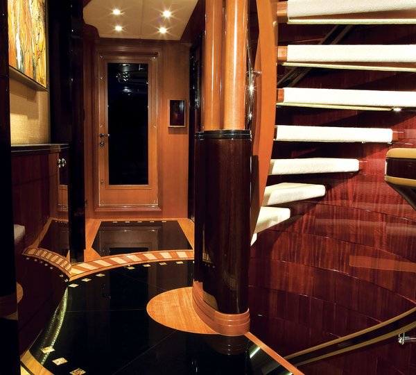 Lobby Aboard Yacht REEF CHIEF