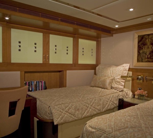 Twin Bed Cabin Aboard Yacht REEF CHIEF