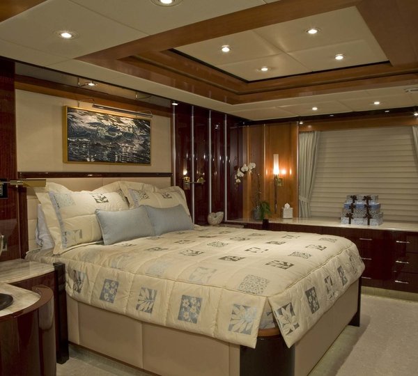 Main Master Cabin On Yacht REEF CHIEF