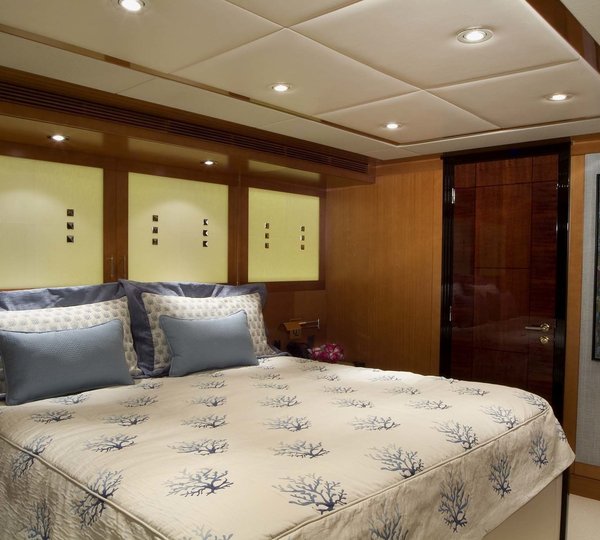 Guest's Cabin On Yacht REEF CHIEF