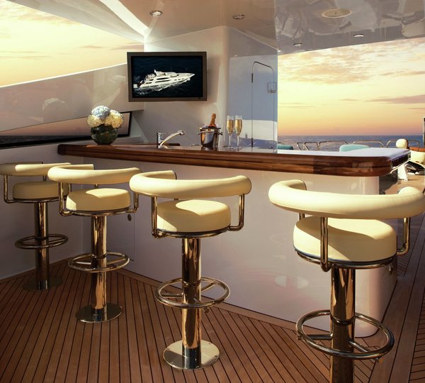 External Drinks Bar On Yacht REEF CHIEF