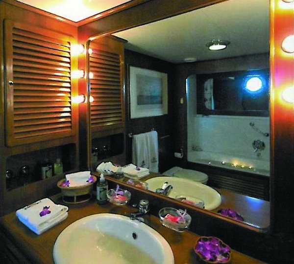 Main Master Bath On Board Yacht BLUE GOLD