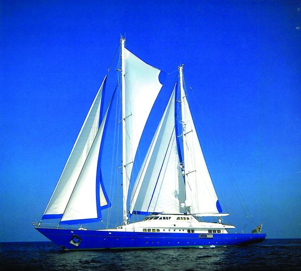 Premier Overview On Board Yacht BLUE GOLD