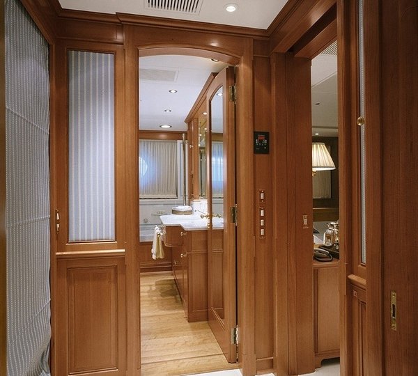 Guest's Hall Aboard Yacht IS A ROSE