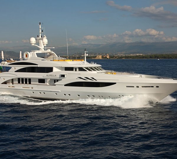 Cruising On Board Yacht PLATINUM