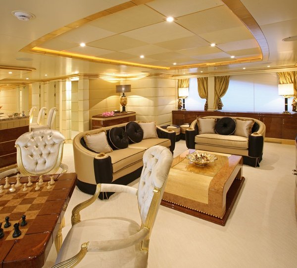 Sitting: Yacht PLATINUM's Sky-lounge Image