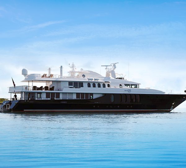 Luxury Crewed Motor Yacht OCEANA - Oceanfast 55m - 5 Cabins - Imperia -  Monaco - Sicily - Corsica - Ibiza - Boatbookings