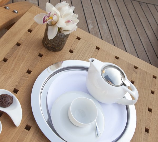 Close Up: Yacht LEGEND's Sun Deck Image