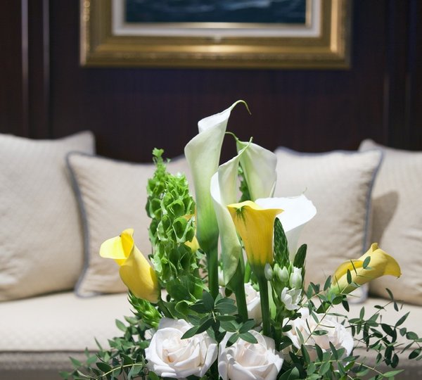 Close Up: Yacht LEGEND's Premier Saloon Photograph