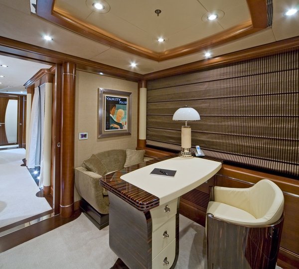 Small Saloon On Yacht LATITUDE
