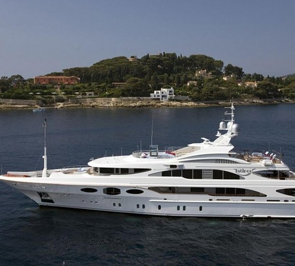 Overview On Yacht LATITUDE