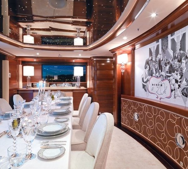Eating/dining Saloon On Yacht LATITUDE