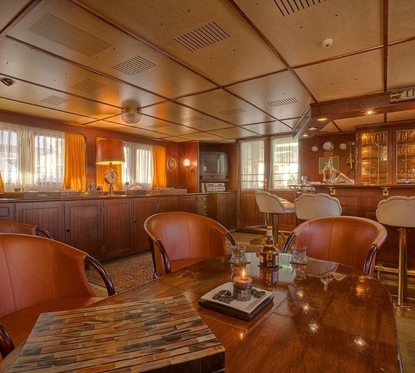 Saloon Aboard Yacht SANSSOUCI STAR