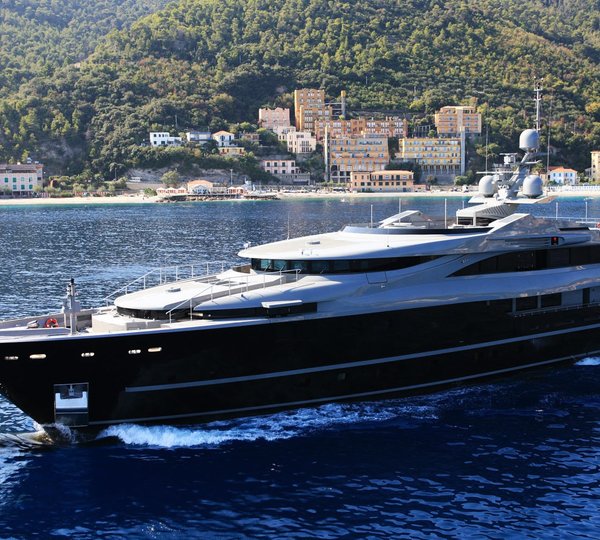 Overview: Yacht SEA FORCE ONE's Cruising Pictured