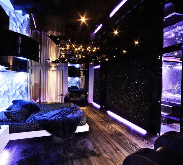 Stellar Ceiling: Yacht SEA FORCE ONE's Main Master Cabin Image