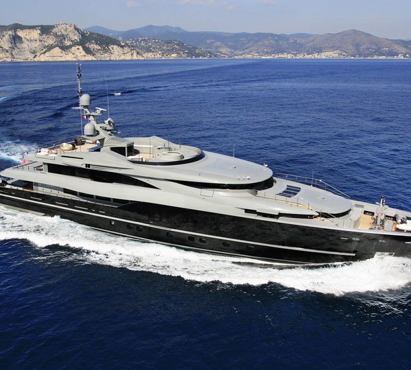 Cruising On Board Yacht SEA FORCE ONE