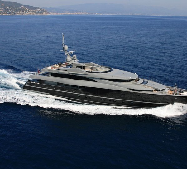 Profile: Yacht SEA FORCE ONE's Cruising Photograph