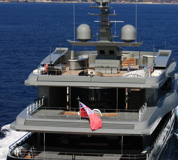 Aft: Yacht SEA FORCE ONE's Cruising Photograph