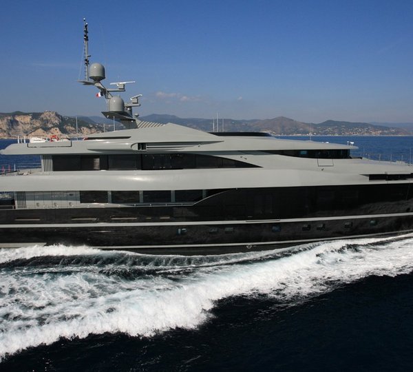 Cruising On Board Yacht SEA FORCE ONE