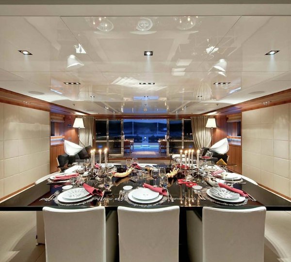 Top Eating/dining Zone On Yacht SYNA