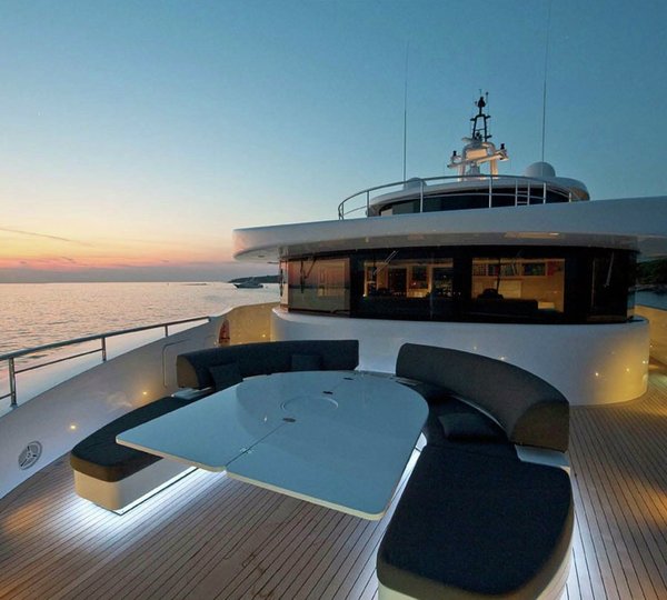 Portuguese Bridgedeck On Board Yacht SYNA