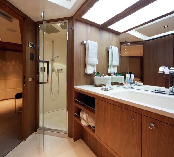 VIP Bath Aboard Yacht SYNA