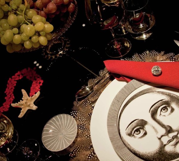 Details: Yacht SYNA's Tableware Photograph