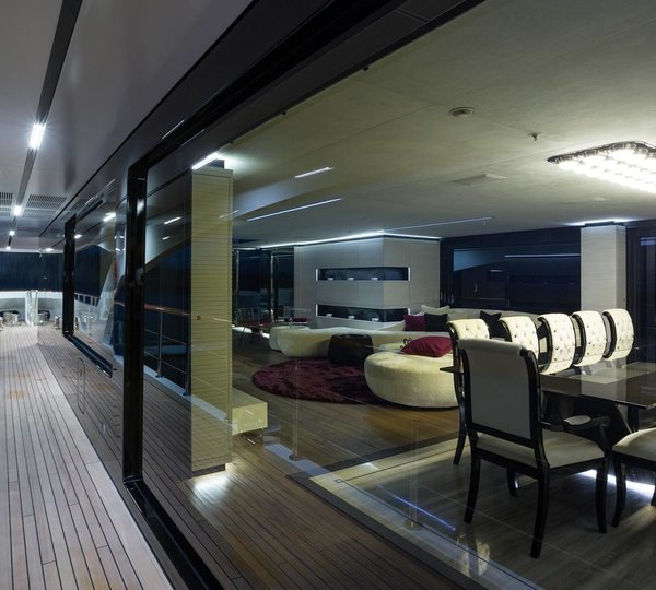 main saloon and dining area