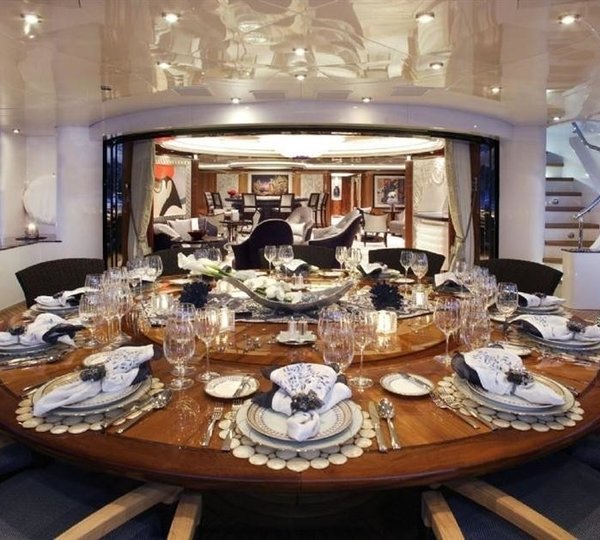 aft deck dining