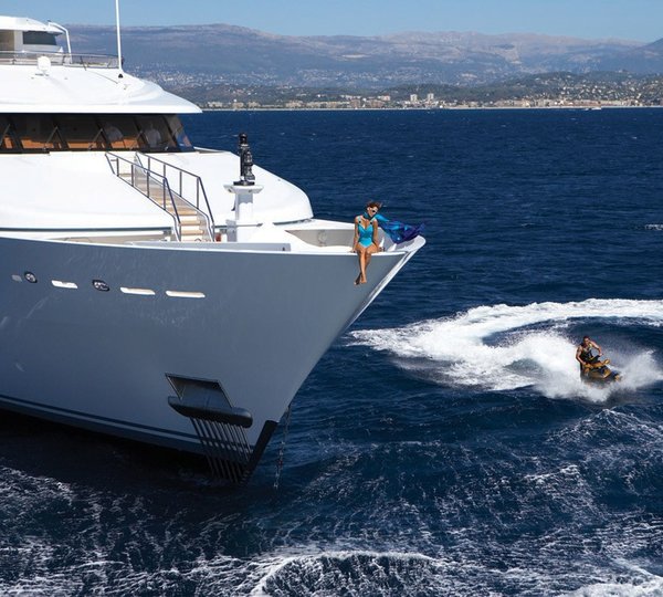 bow detail with water toys cruising