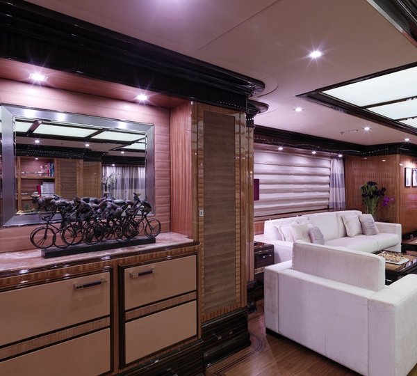 Profile: Yacht MEAMINA's Sky-lounge Pictured