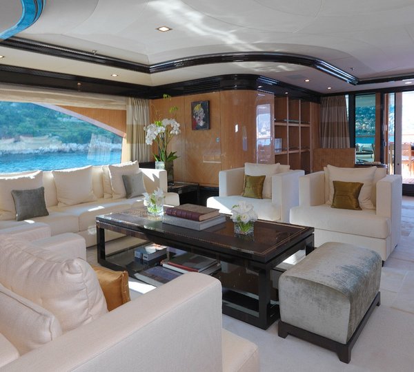 Sitting: Yacht MEAMINA's Sky-lounge Image