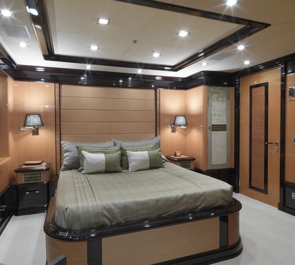Forward Aspect: Yacht MEAMINA's 3rd Guest's Cabin Image