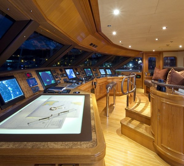 Maps: Yacht BLUE MOON's Bridgedeck Captured