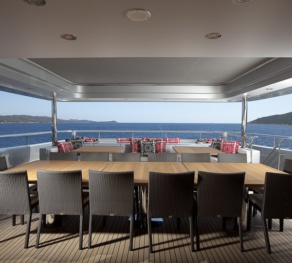 alfresco dining area on the sun deck