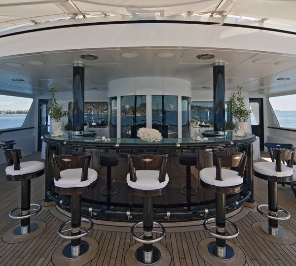 External Drinks Bar On Yacht VIRGINIAN