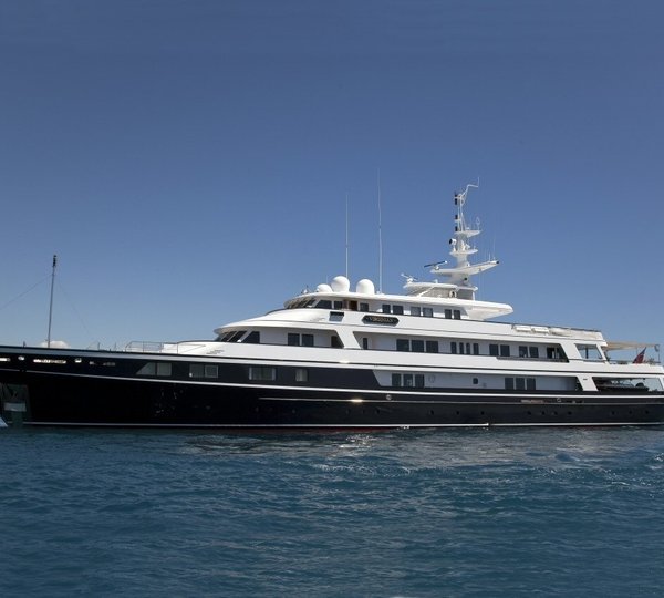 profile of full custom Feadship yacht