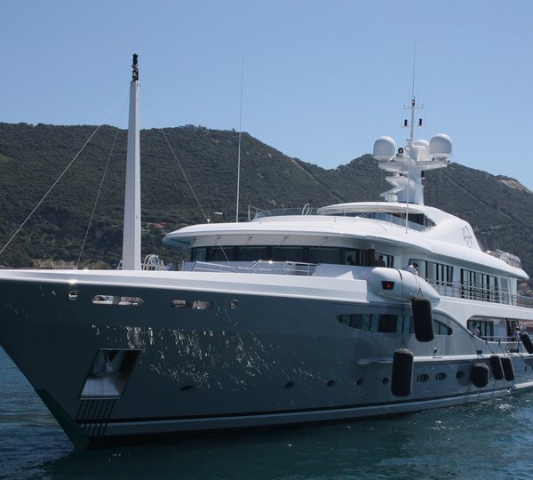 Profile Aspect On Yacht INFINITE SHADES