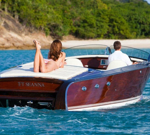 tender to the 65m Benetti yacht