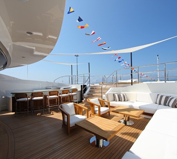 Exterior: Yacht SEANNA's Sitting Zone Photograph