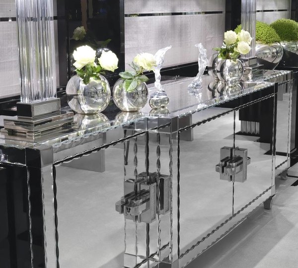 Storage: Yacht SILVER ANGEL's Close Up Image