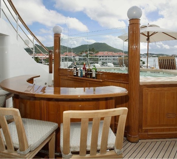 Drinks Bar With Jacuzzi Pool On Board Yacht FREEDOM